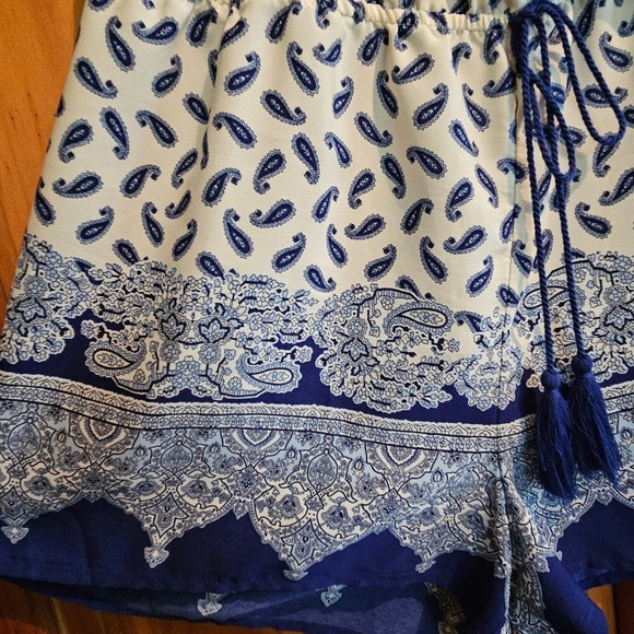 White &‎ Blue Paisley Sweet Wanderer Faux Wrap Romper Size Large - Picture 4 of 7